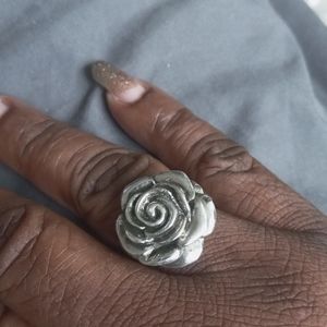 925 Silver Rose Flower Ring. Sze 8